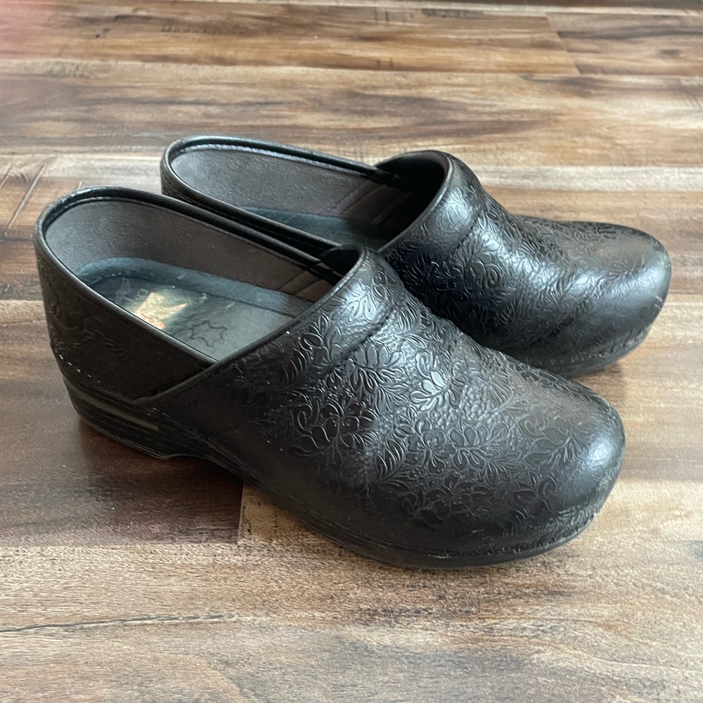 Dansko black tooled professional clogs